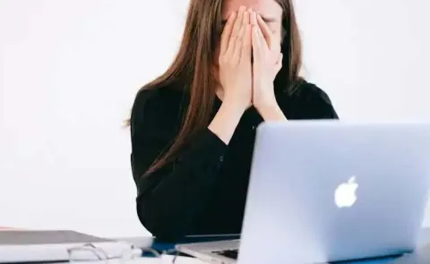 Woman Receives Termination Email From A Company She Never Worked3