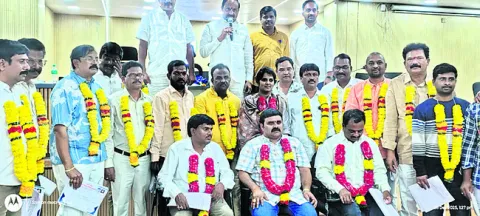 జిల్లా వీఆర్వోల సంఘం కార్యవర్గం 