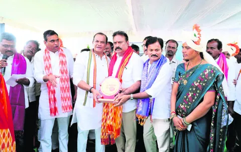 కేసీఆర్‌లా ఫాంహౌస్‌కు పరిమితం కావొదు్ద