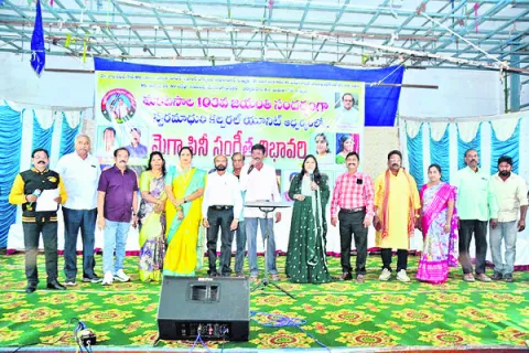 అలరించిన సినీ సంగీత విభావరి 