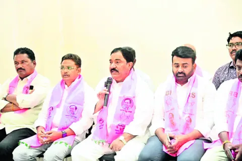 ప్రజాస్వామ్యాన్ని అపహాస్యం చేస్తున్న కాంగ్రెస్‌