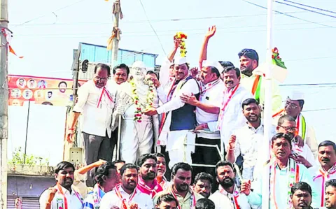 ‘స్వాతంత్య్రోద్యమంలో కాంగ్రెస్‌ కృషి అమోఘం’