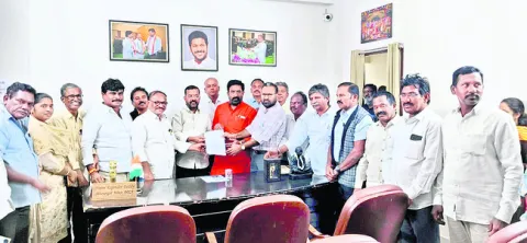 చట్టసభల్లో ప్రస్తావించాలి