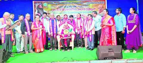 మిమిక్రీ కళను చాటిన నేరెళ్ల