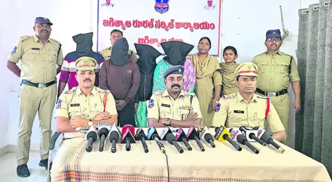 యువకుడి హత్య కేసులో నలుగురి అరెస్ట్‌