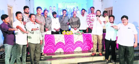 ఐక్యంగా ఉండి సమస్యలు పరిష్కరించుకుందాం