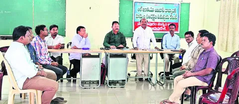 గిరిజన హక్కులను పాలకులు కాలరాస్తున్నారు..