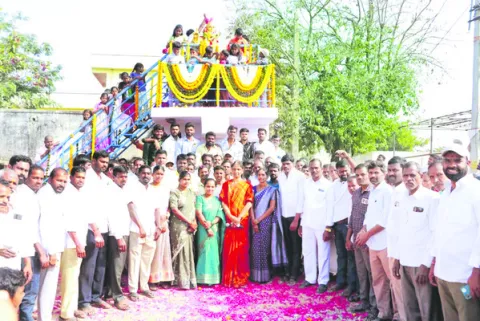 అంబేడ్కర్‌ మార్గం అనుసరణీయం 