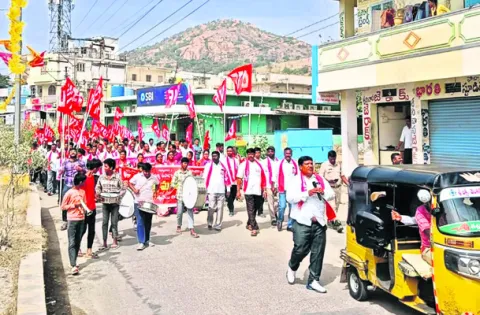 కదం తొక్కిన ఉపాధ్యాయులు 