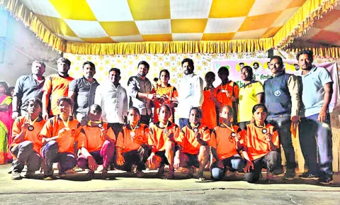 షూటింగ్‌బాల్‌ ఛాంపియన్‌షిప్‌లో జిల్లాకు తృతీయ స్థానం