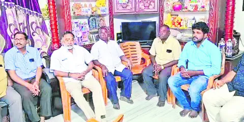 యాదాల కుటుంబానికి అన్నా పరామర్శ