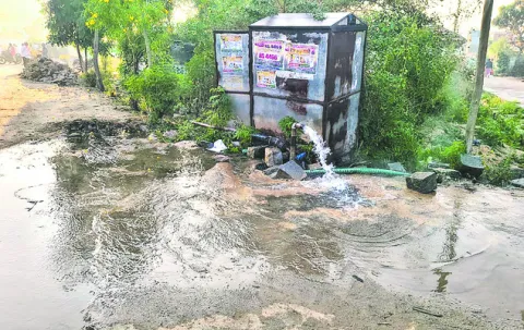  వృథాగా జలం.. 