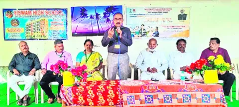 పది మంది ఉంటే  ఈఎస్‌ఐ తప్పనిసరి 