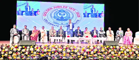 ఫార్మసీ పూర్వ అధ్యాపకుల సేవలు మరువలేనివి