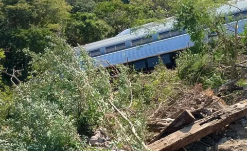 13 Killed Train Derails in Southern Mexico
