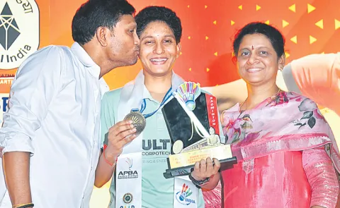 Telugu players won titles in two categories at the National Senior Badminton Championships8