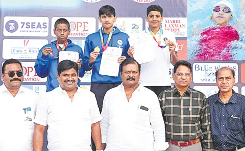 Andhra Pradesh swimmer won two gold medals at the Aquatic Championship6