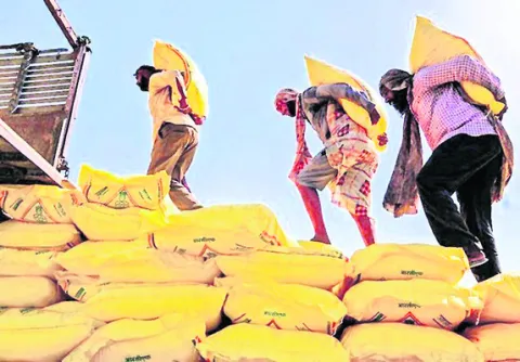   ఎరువుల కోసం  తండ్లాట!
