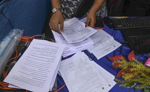 EC halts hearings for unmapped voters in West Bengal15