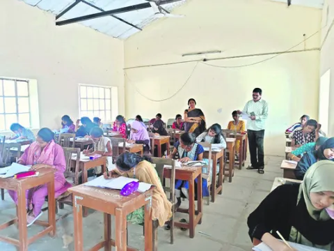 డిగ్రీ పరీక్షల్లో  కొనసాగుతున్న డిబార్లు
