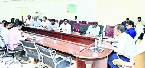 అగ్రిమెంట్‌ రద్దు చేసి బ్లాక్‌ లిస్ట్‌లో పెట్టండి 