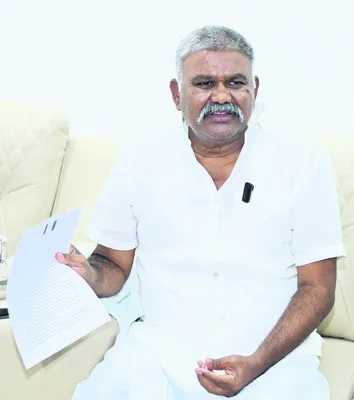 రెడ్‌ బుక్‌ అండతో అధికమైన అకృత్యాలు 