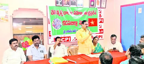 చేతివృత్తిదారులు ఐక్య ఉద్యమాలకు సిద్ధం కావాలి