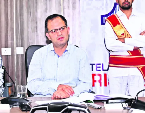 పారదర్శకంగా ఎన్నికల ఏర్పాట్లు