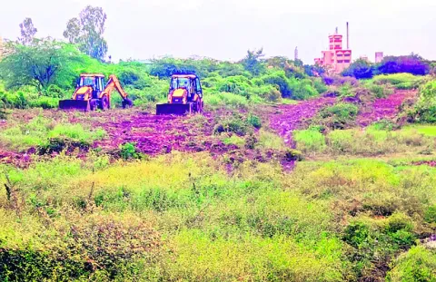 కనిపిస్తే కబ్జా..అడగరనే దర్జా..!