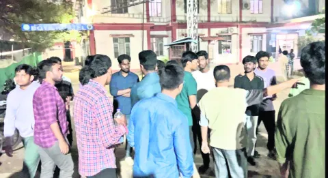 ర్యాగింగ్‌ ఘటనలో 16 మంది సస్పెన్షన్‌ 