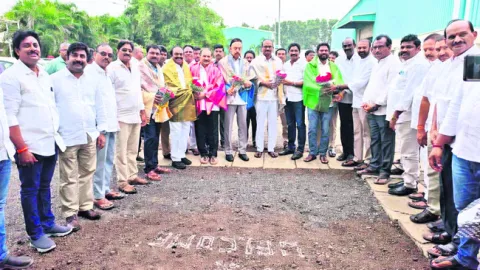 భారీగా నాయకుల హాజరు 