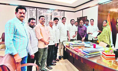 మాజీ ప్రధాని వాజ్‌పేయి విగ్రహ ఏర్పాటుకు సహకరించండి 