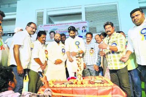 క్రీడాకారులు దేశం గర్వించేలా రాణించాలి