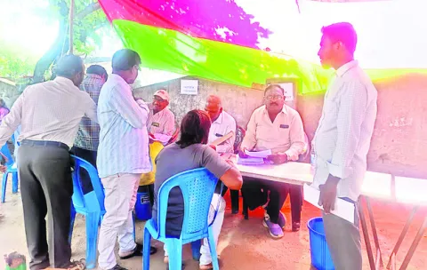 ఏకగ్రీవానికి వేలం!
