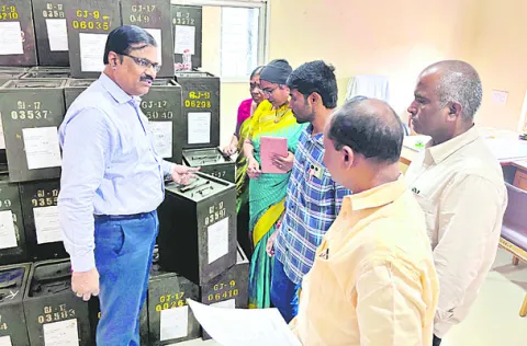 లోటుపాట్లు లేకుండా చూడండి 