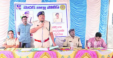 కోడ్‌ అతిక్రమిస్తే కొరడా 