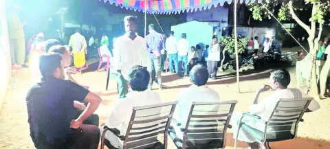 చివరిరోజు.. నామినేషన్ల జోరు 
