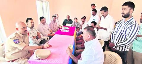 అభ్యర్థులను బెదిరిస్తే కఠిన చర్యలు