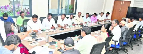 పారదర్శకంగా నిర్వహించేందుకు పార్టీలు సహకరించాలి 
