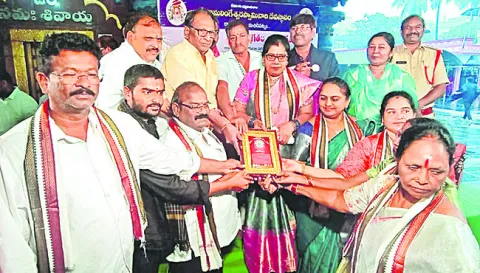 రామలింగేశ్వర స్వామి ఆలయానికి తెలుగు బుక్‌ ఆఫ్‌ రికార్డ్