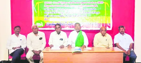 లాభాలు తెచ్చే పంటలేవో చంద్రబాబు చెప్పాలి