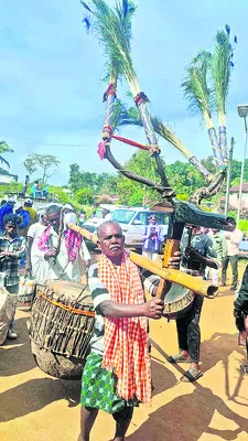 నేడు శ్రీ ముఖ అలంకరణ