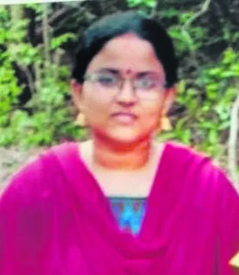 వేర్వేరు ప్రాంతాల్లో ఇద్దరు మహిళల ఆత్మహత్యాయత్నం
