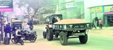 ఉచితం మాటున ‘ఇసుక దందా’ 