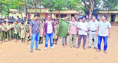 ఆత్మవిశ్వాసమే ఆలంబనగా..