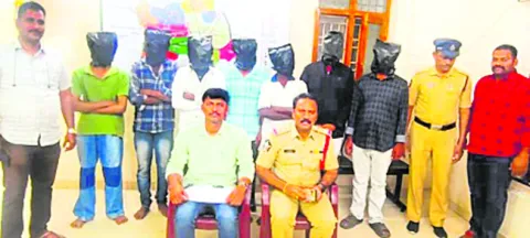 గంజాయి సేవిస్తున్న ఏడుగురు అరెస్టు 