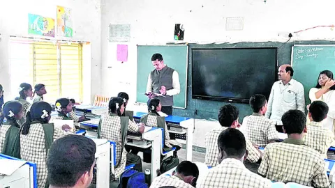 కలెక్టర్‌ సుడిగాలి పర్యటన 