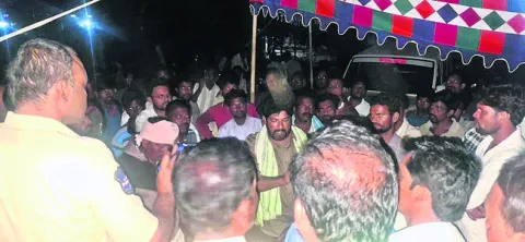 కాకరవాయిలో ఉద్రిక్తత