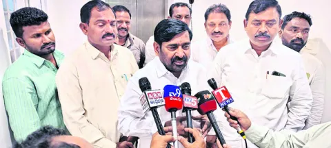 కాంగ్రెస్‌ మంత్రులు స్పృహలో లేరు