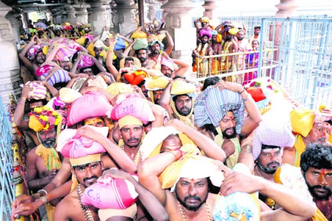 సామాన్య భక్తులకు స్పర్శ దర్శనాలు రద్దు 